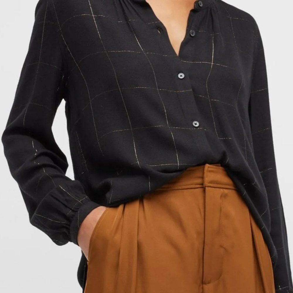 Chic Black Checkered Blouse - Picture 2 of 4